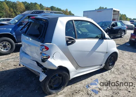2015 Smart Fortwo Passion/Pure из США, поврежденный, VIN WMEEJ3BA8FK808251